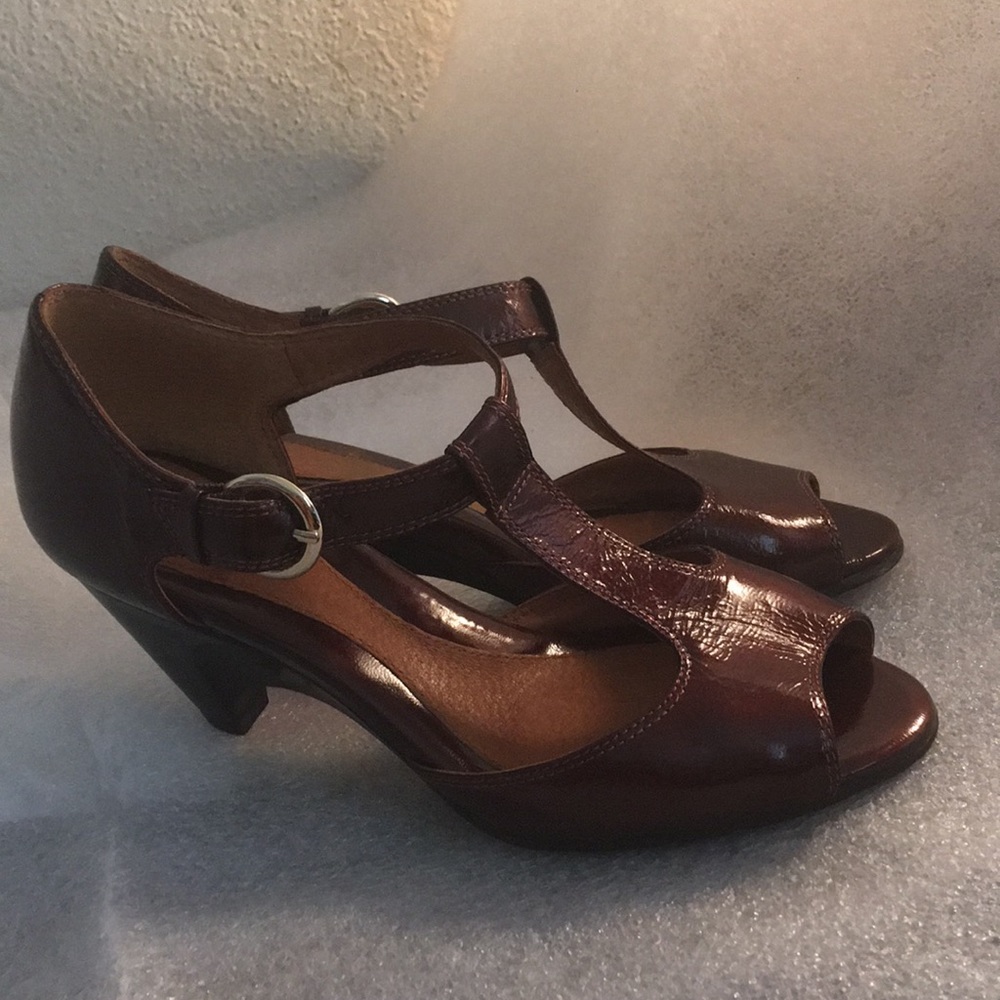 Sofft Heels Peep Toe T-Strap Patent Leather Metallic Brown Women's Shoes Size 8